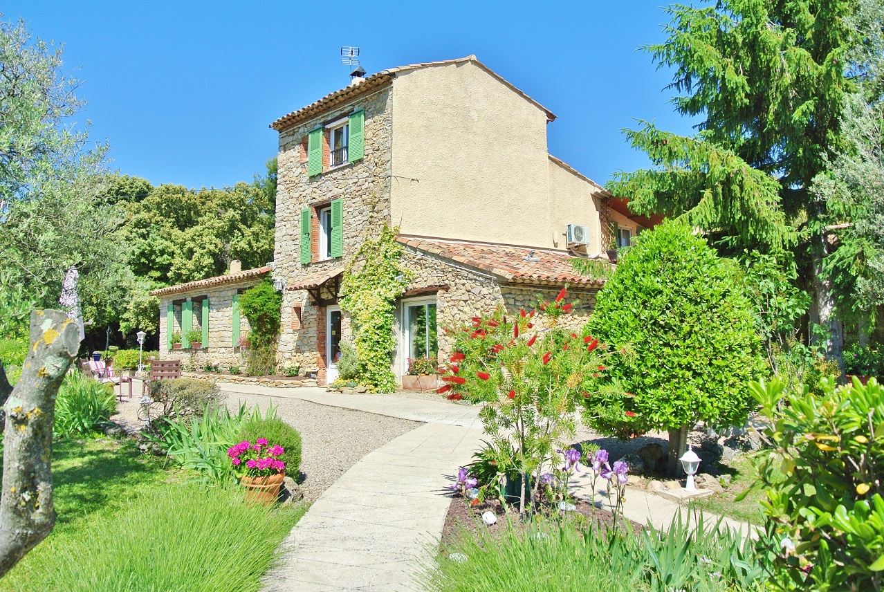 10 bed House - Villa For Sale in Lorgues Draguignan area, 